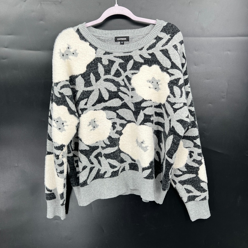 Express maximalist scandi chic hygge cozy pullover crewneck sweater eyelash L